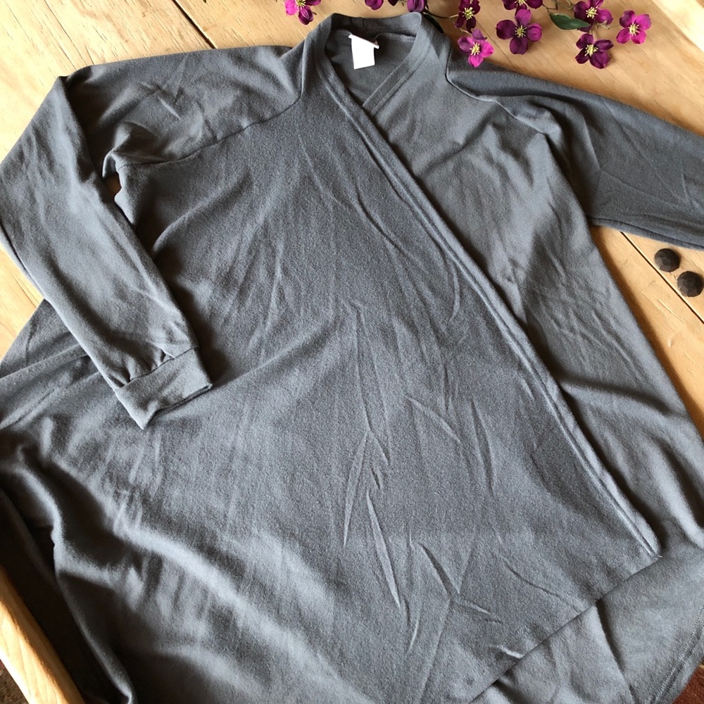 Gray sweater/shrug long front